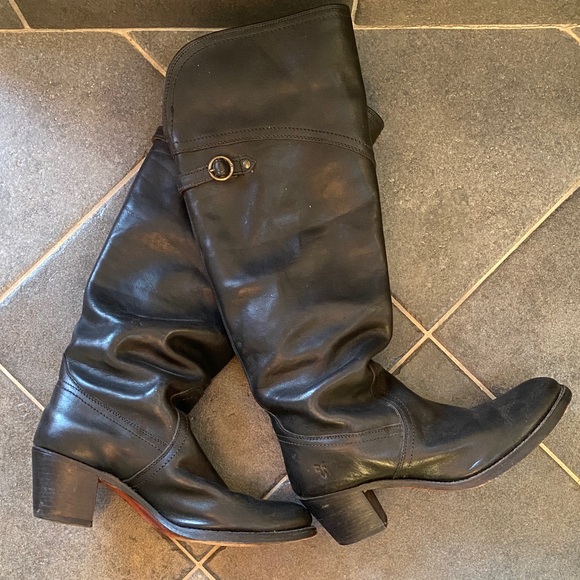 Frye Shoes - Women's vintage Frye heeled Boots size 10 B